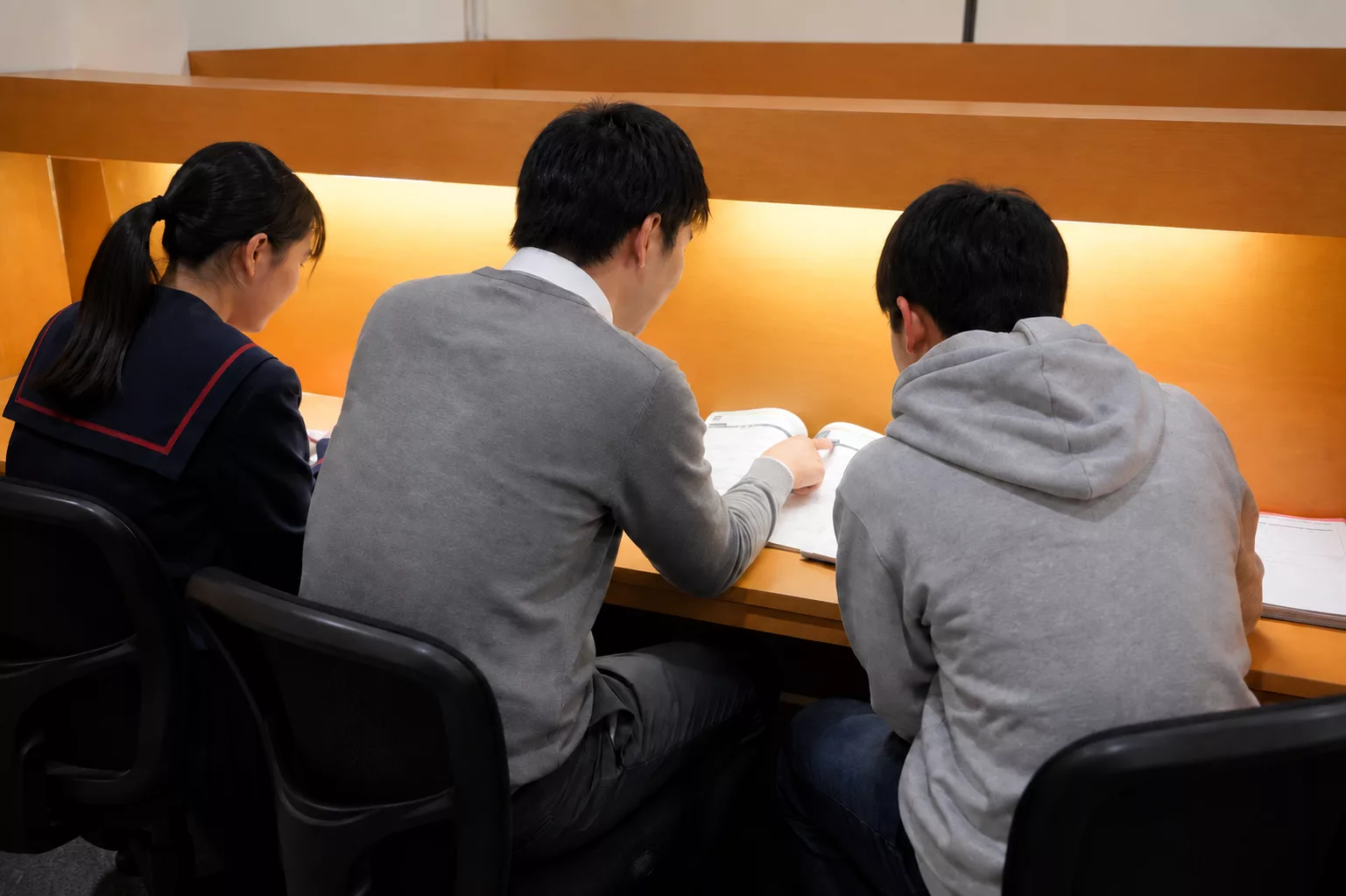 1対2の個別指導イメージ